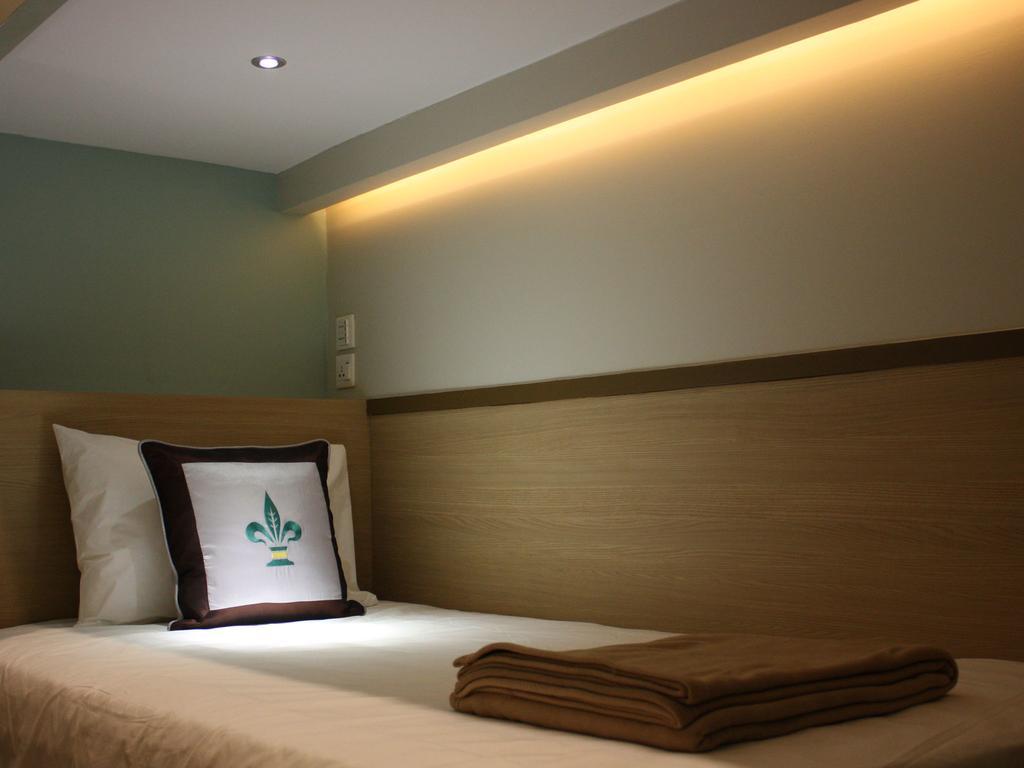 Pickled Tea Hostel Янгон Екстериор снимка